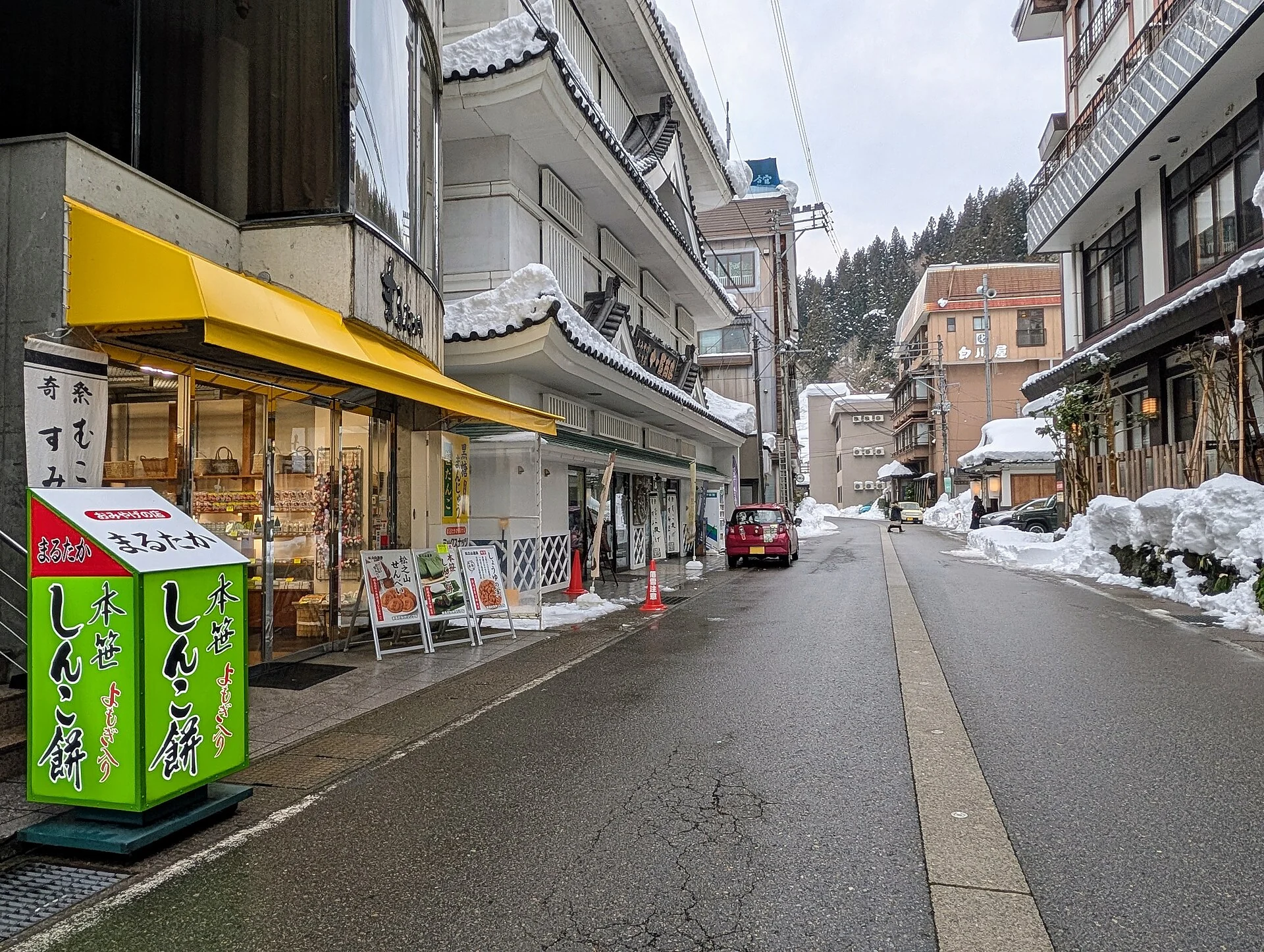 新潟県十日町市・松之山温泉の通り