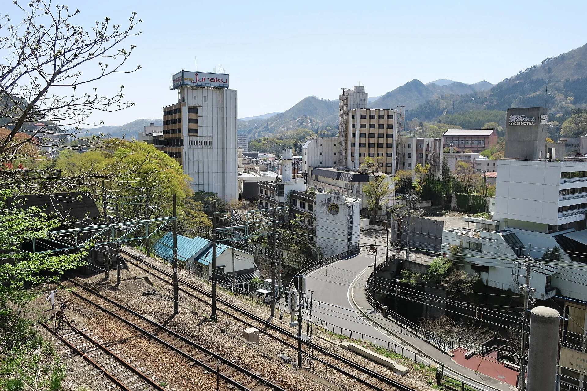 群馬県みなかみ町・水上温泉の街並みと湯原橋