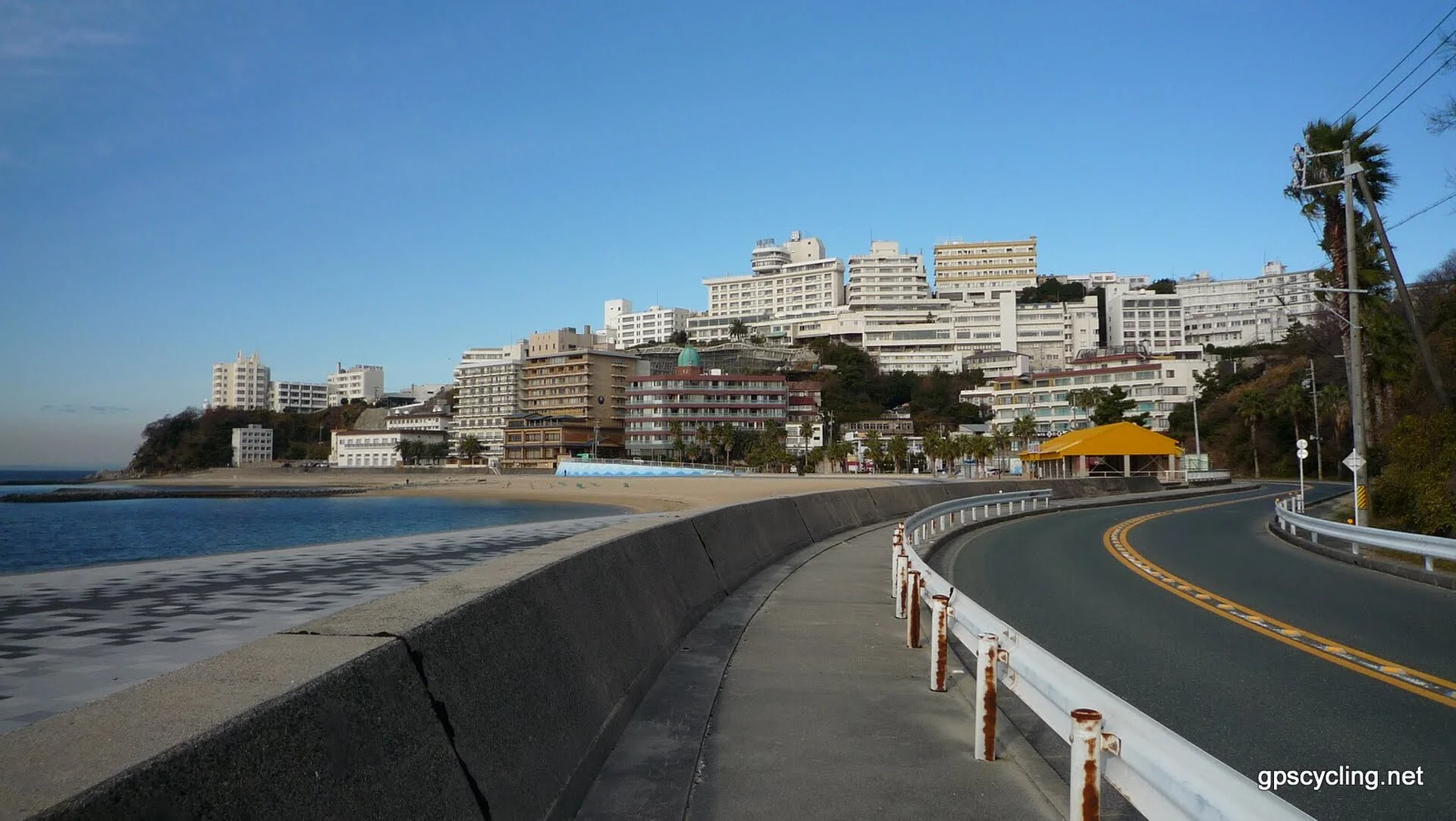 愛知県蒲郡市・西浦温泉の海辺の宿泊地域