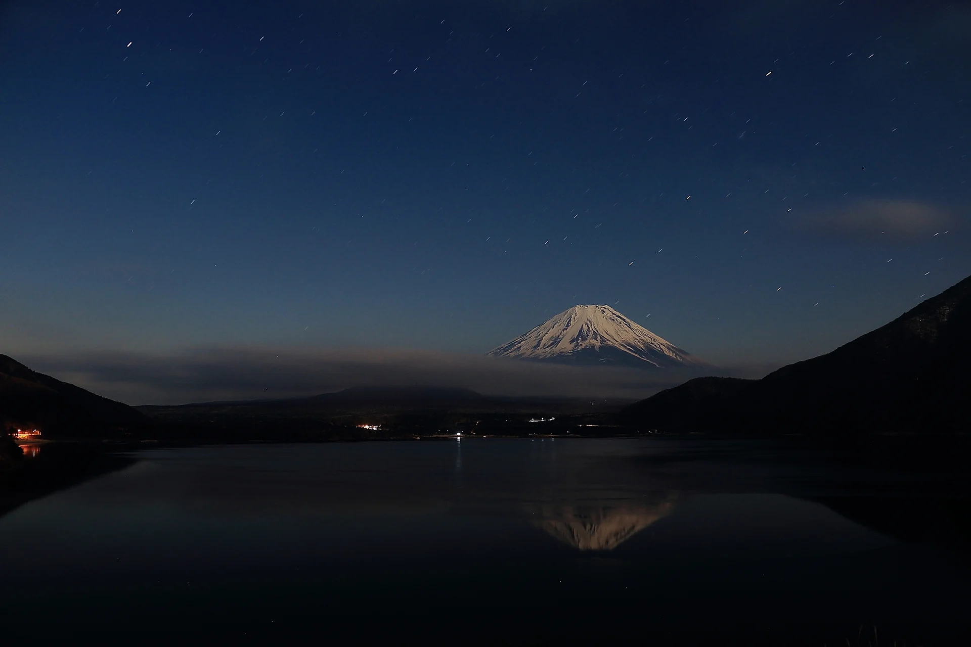本栖湖の未明