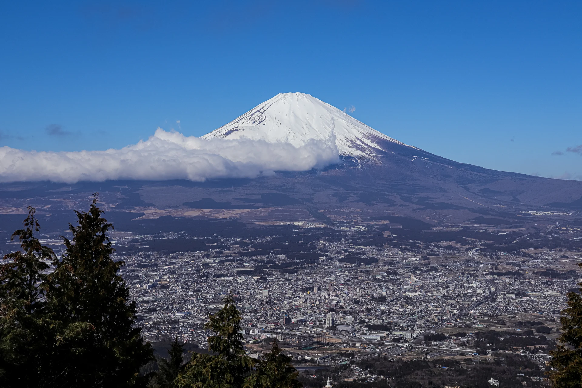 乙女峠からの富士山と御殿場の街並み
