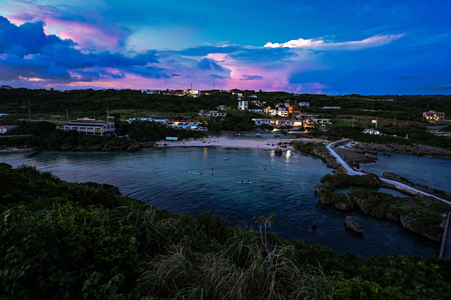 沖縄県宮古島市・宮古島インギャーマリンガーデンの夕暮れのインギャーマリンガーデン