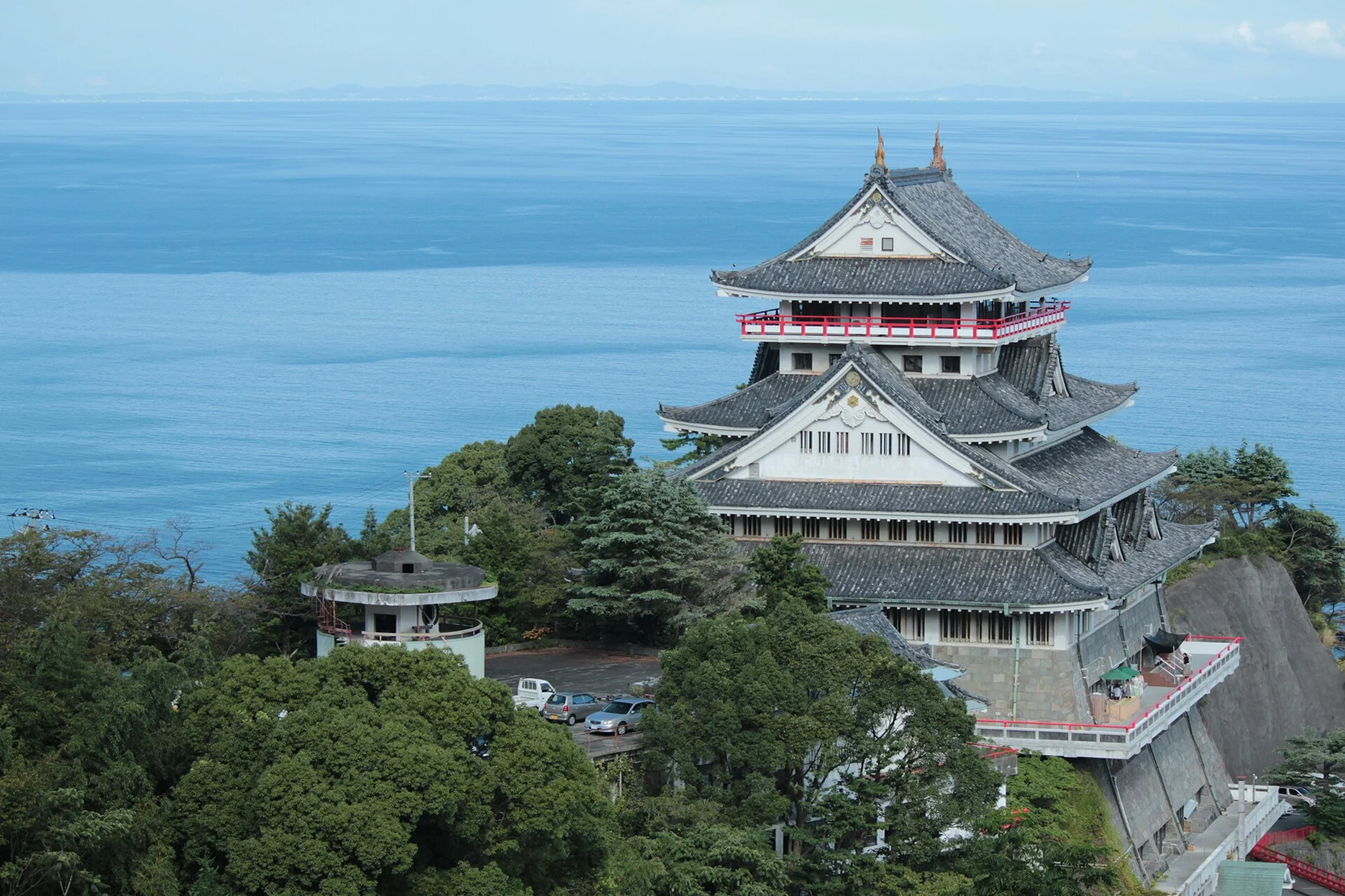 熱海城と海を望む景観