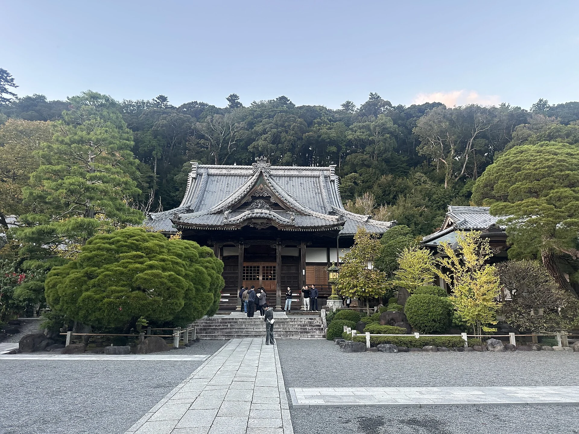参道の先に見える修禅寺の本堂