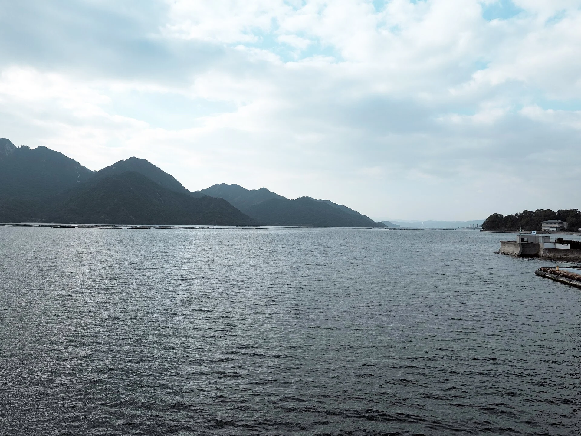 広島県廿日市市・宮島沿岸の景観