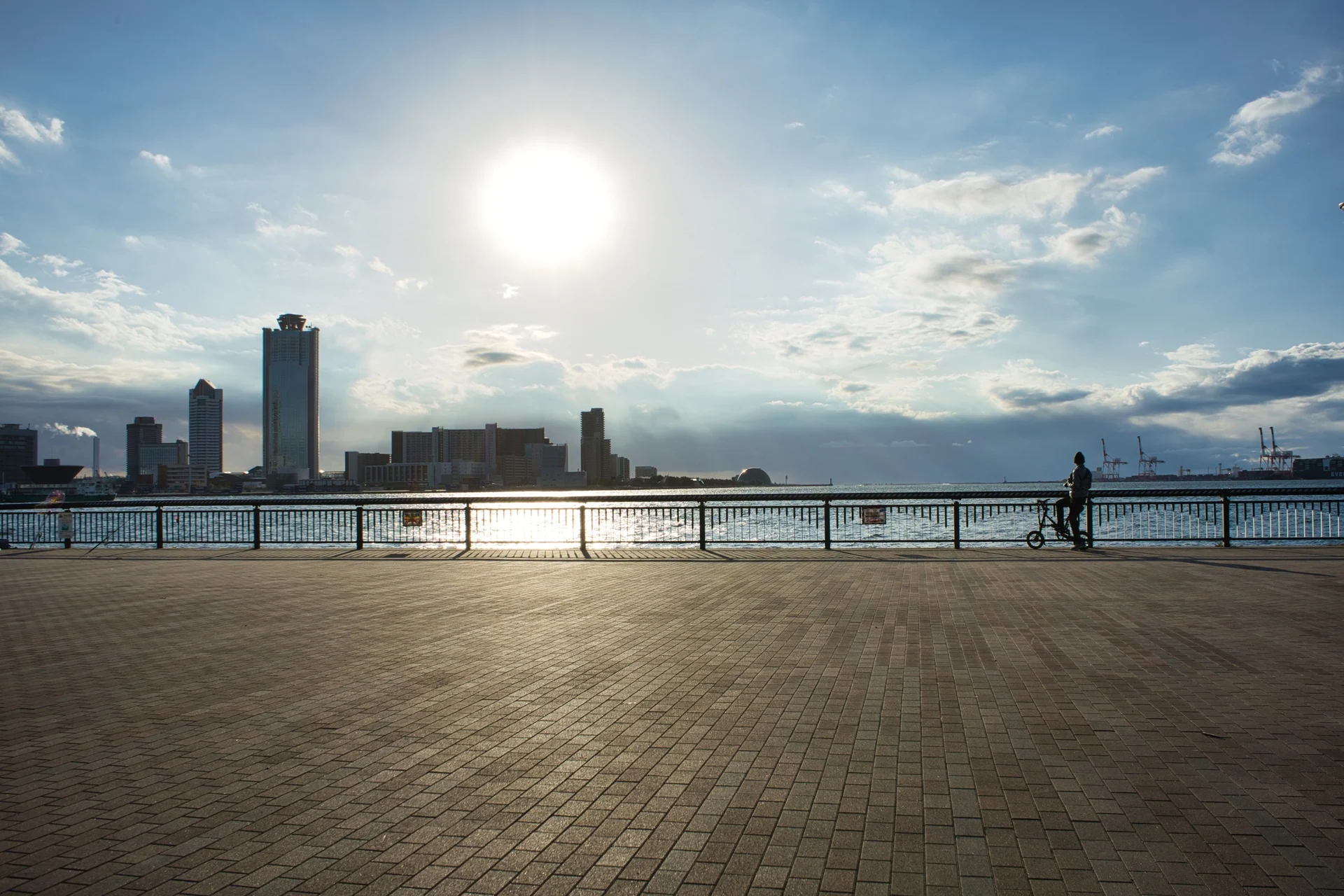 大阪府大阪市・大阪港の大阪港ダイヤモンドポイントの夕日