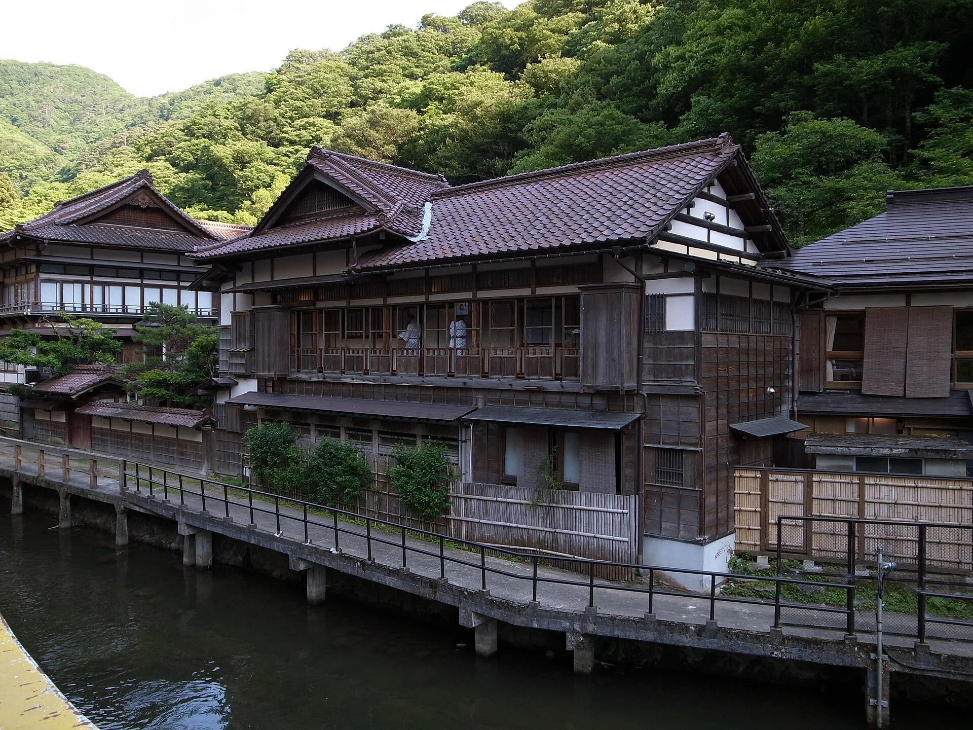 会津東山温泉・向瀧の木造建築