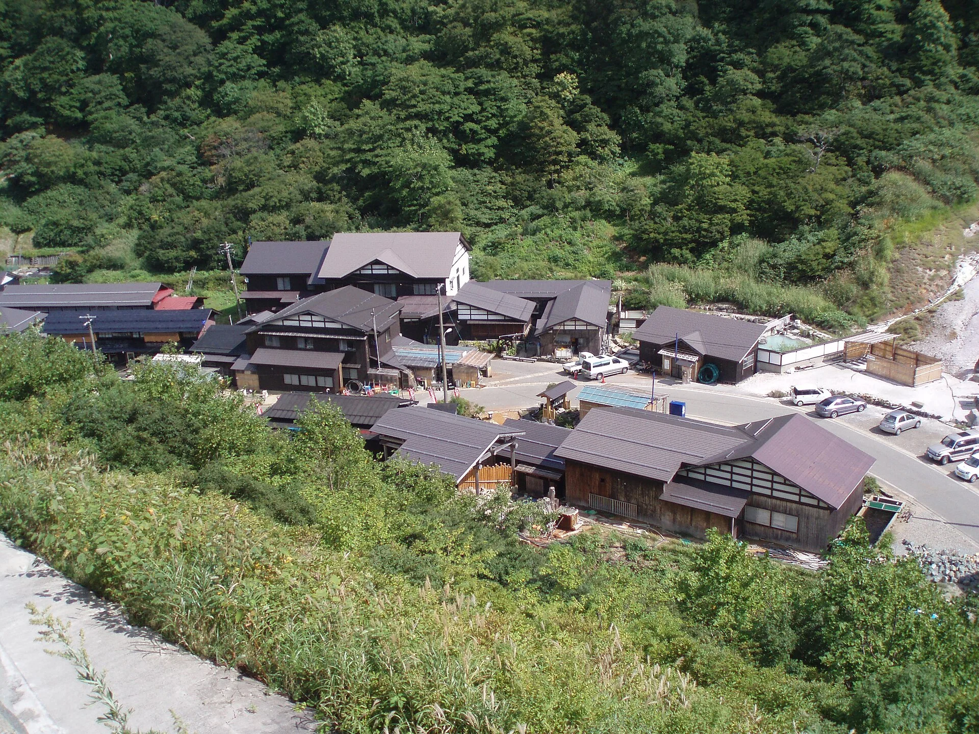 泥湯温泉・山あいに集まる湯宿