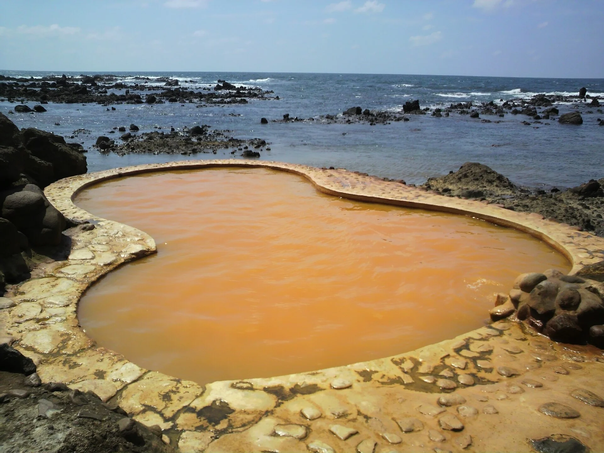 黄金崎不老ふ死温泉・海辺の露天風呂