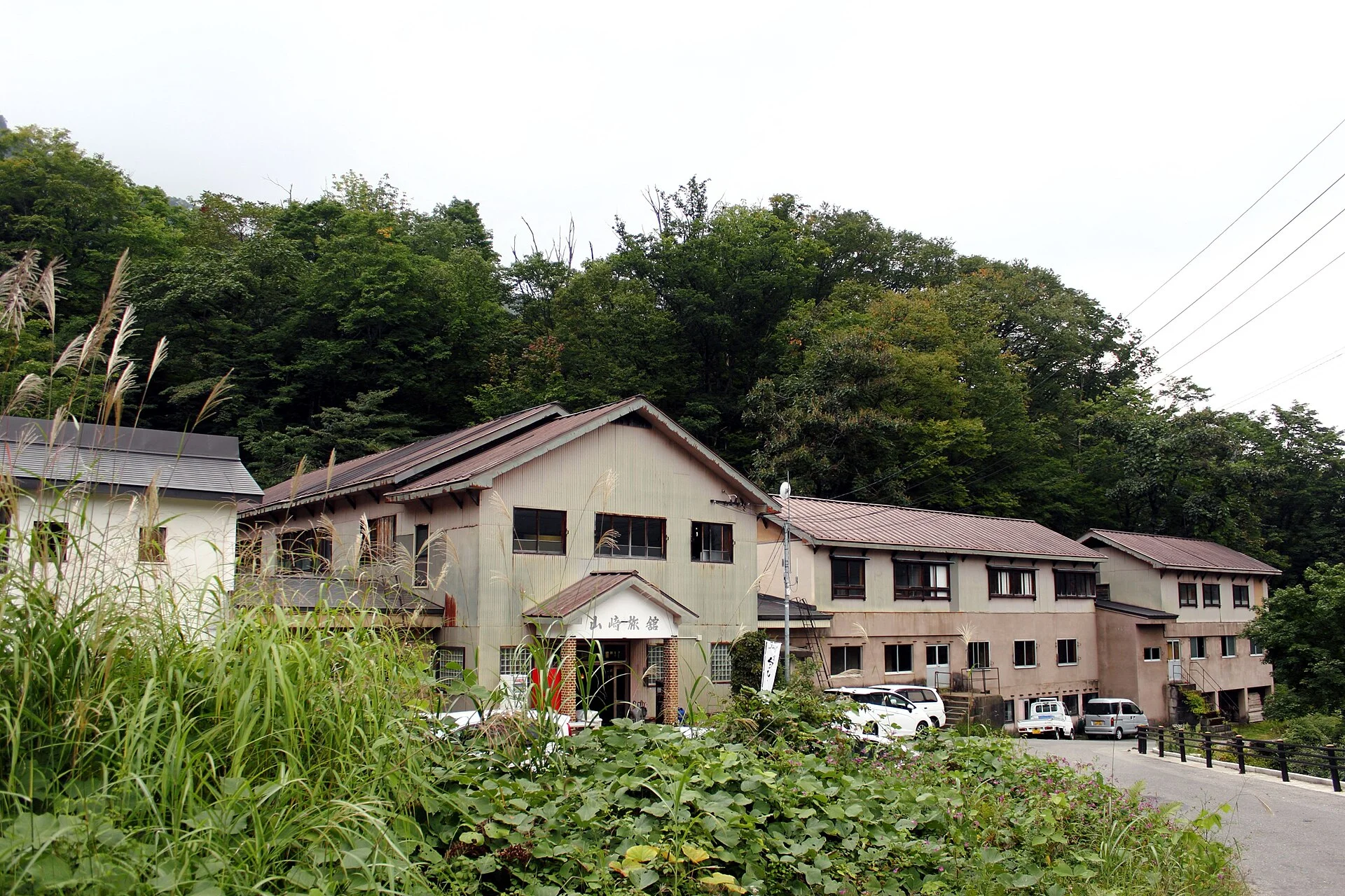新岩間温泉・山崎旅館の外観。2015年撮影