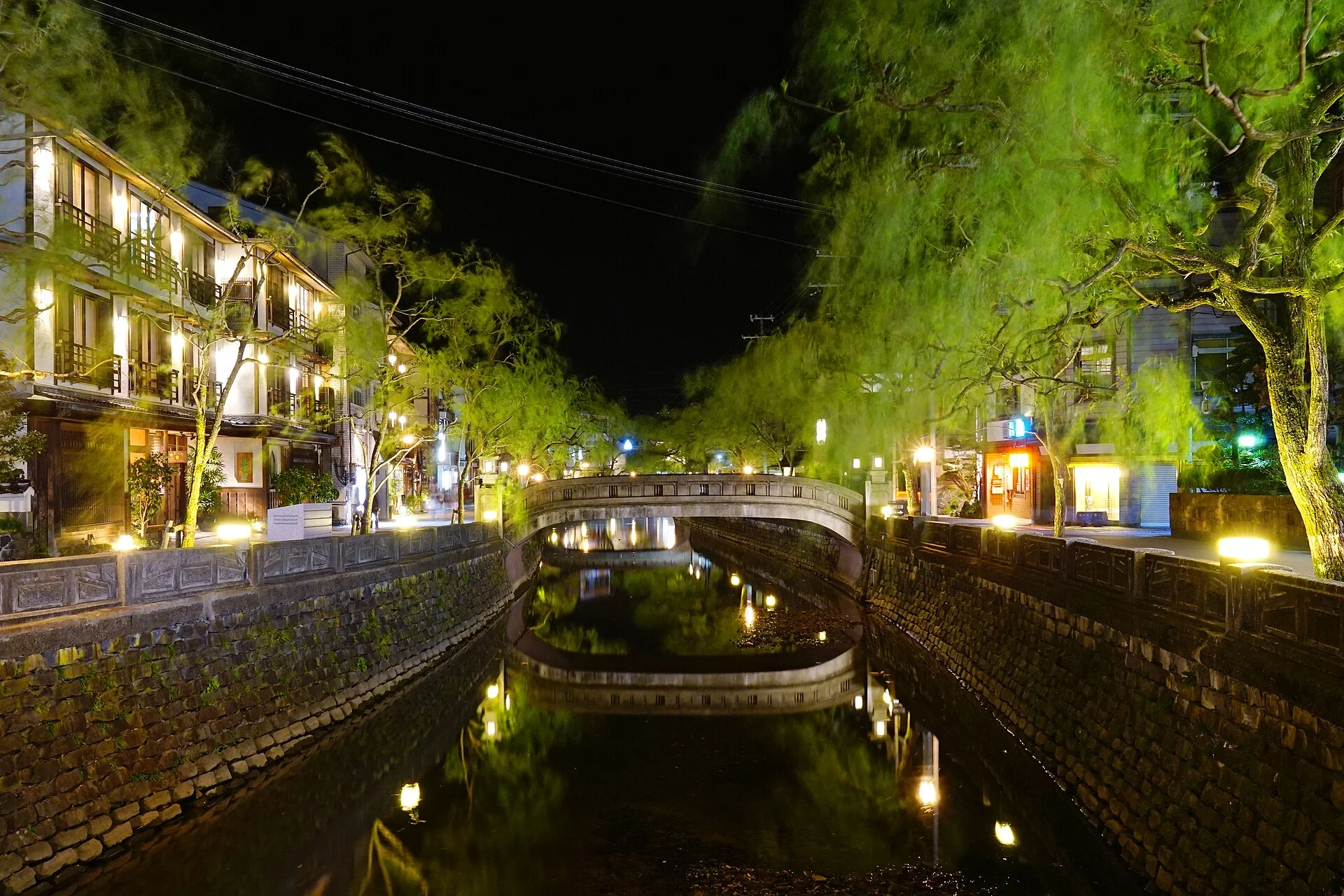 城崎温泉・夜の大谿川と柳並木