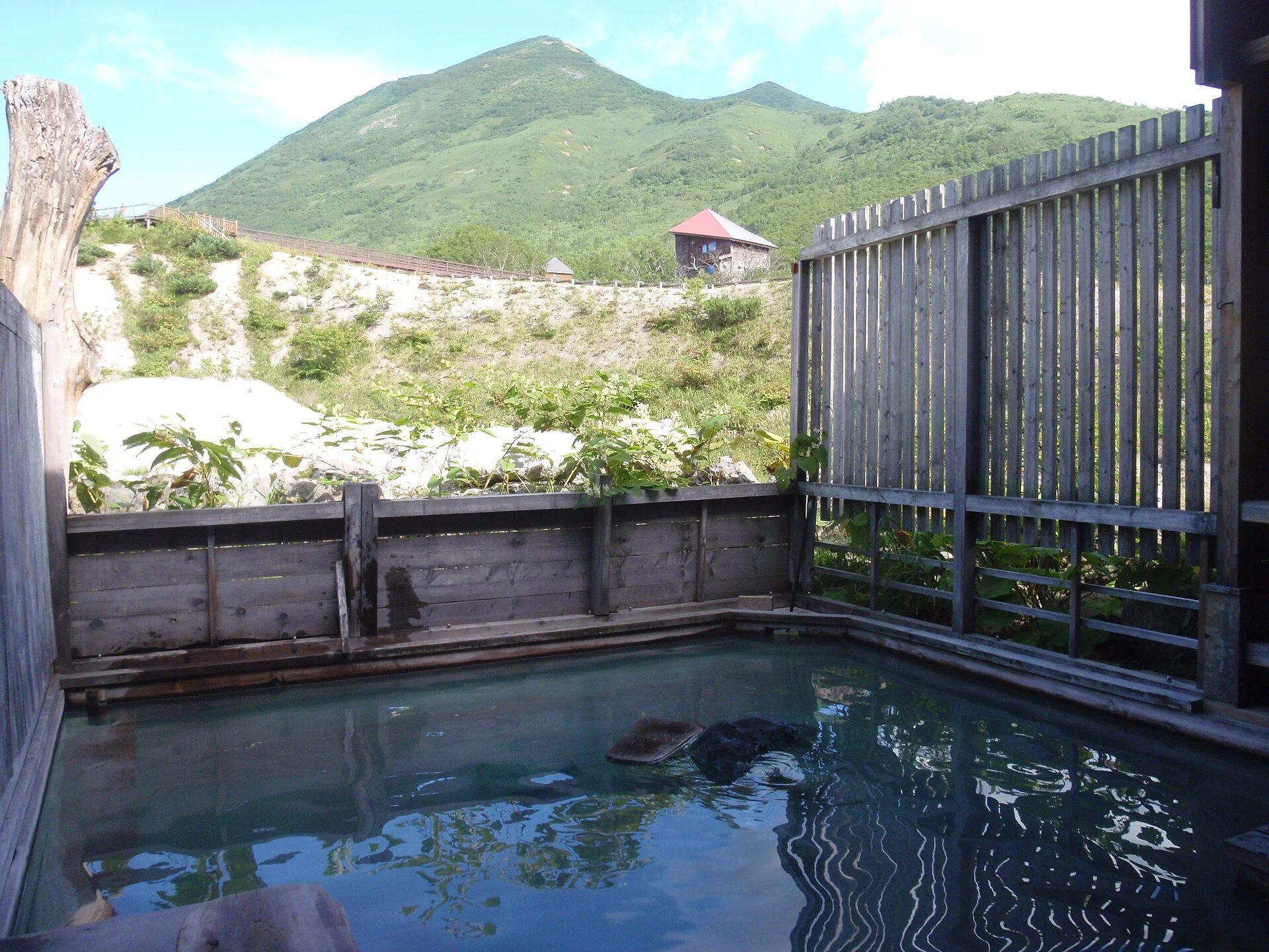 ニセコ五色温泉・山を望む露天風呂