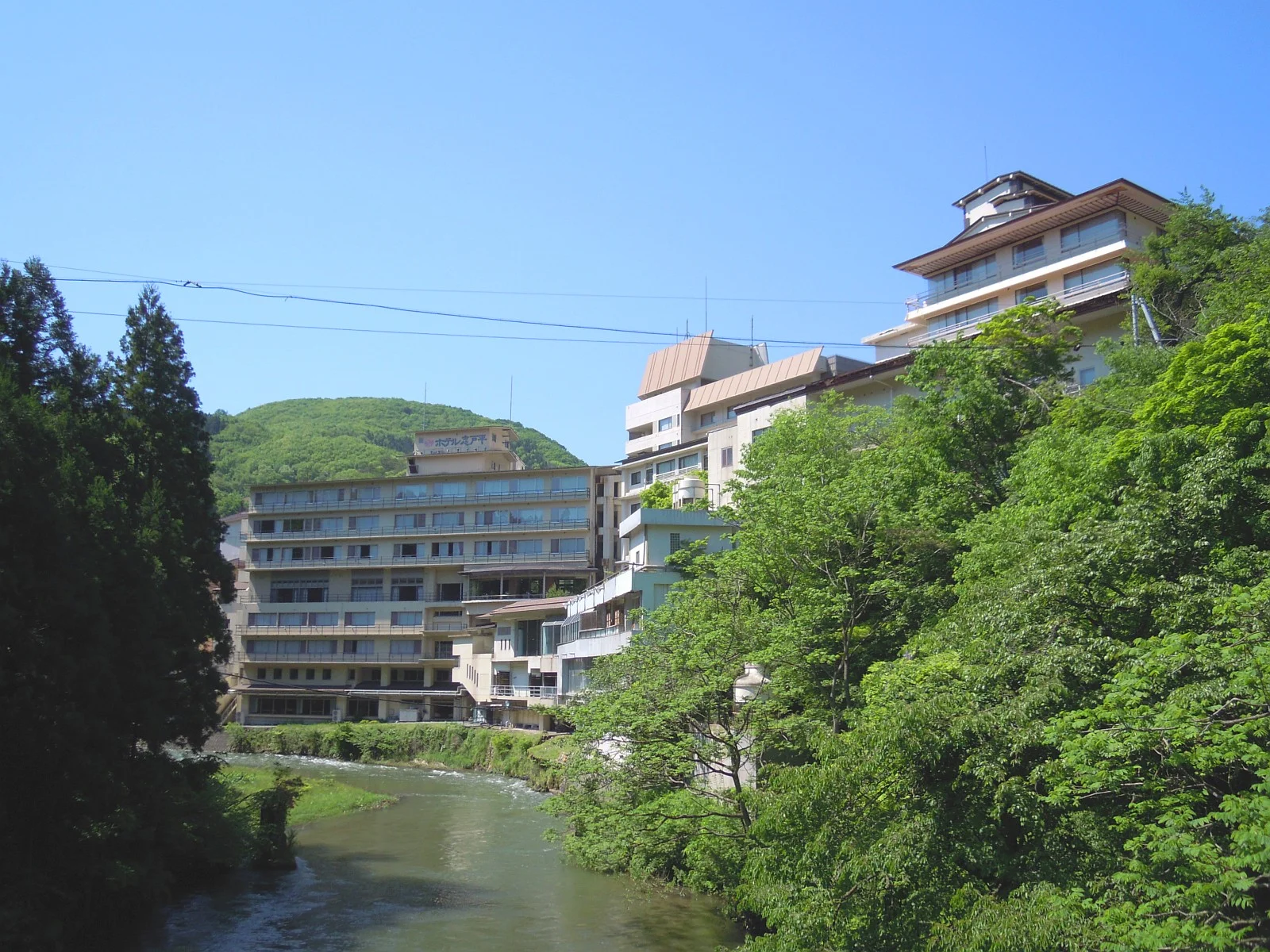 花巻温泉郷・豊沢川の天王橋から望む志戸平温泉