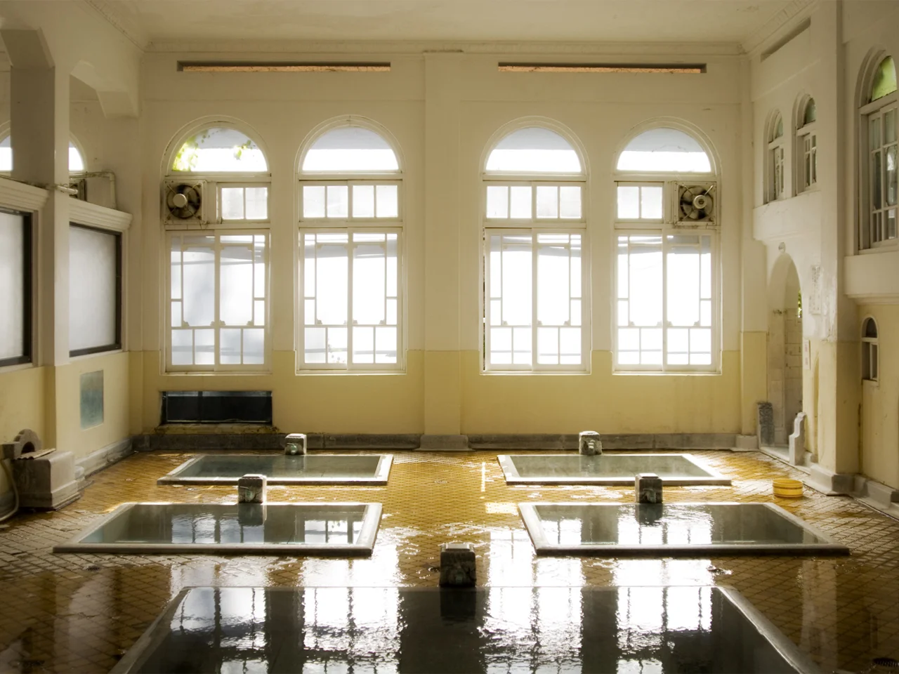 四万温泉・積善館の元禄の湯。2008年撮影