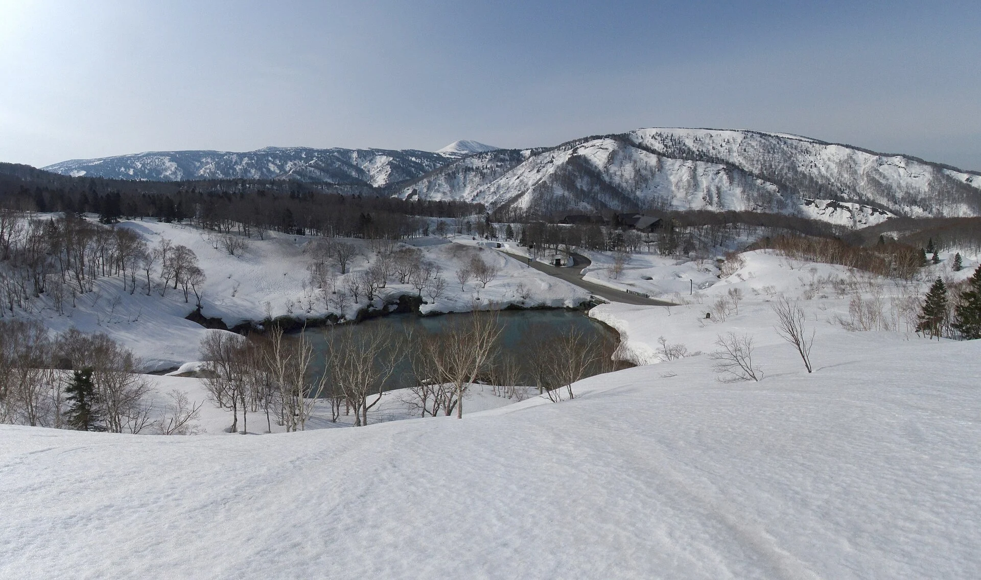 酸ヶ湯周辺・雪の季節の地獄沼