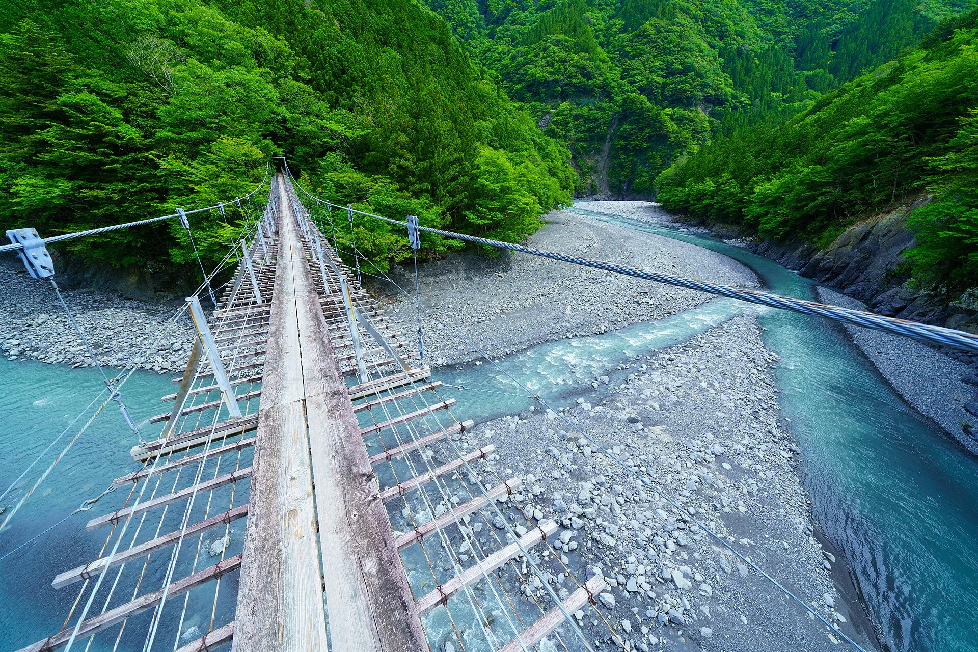 寸又峡・猿並橋と渓谷の水の色