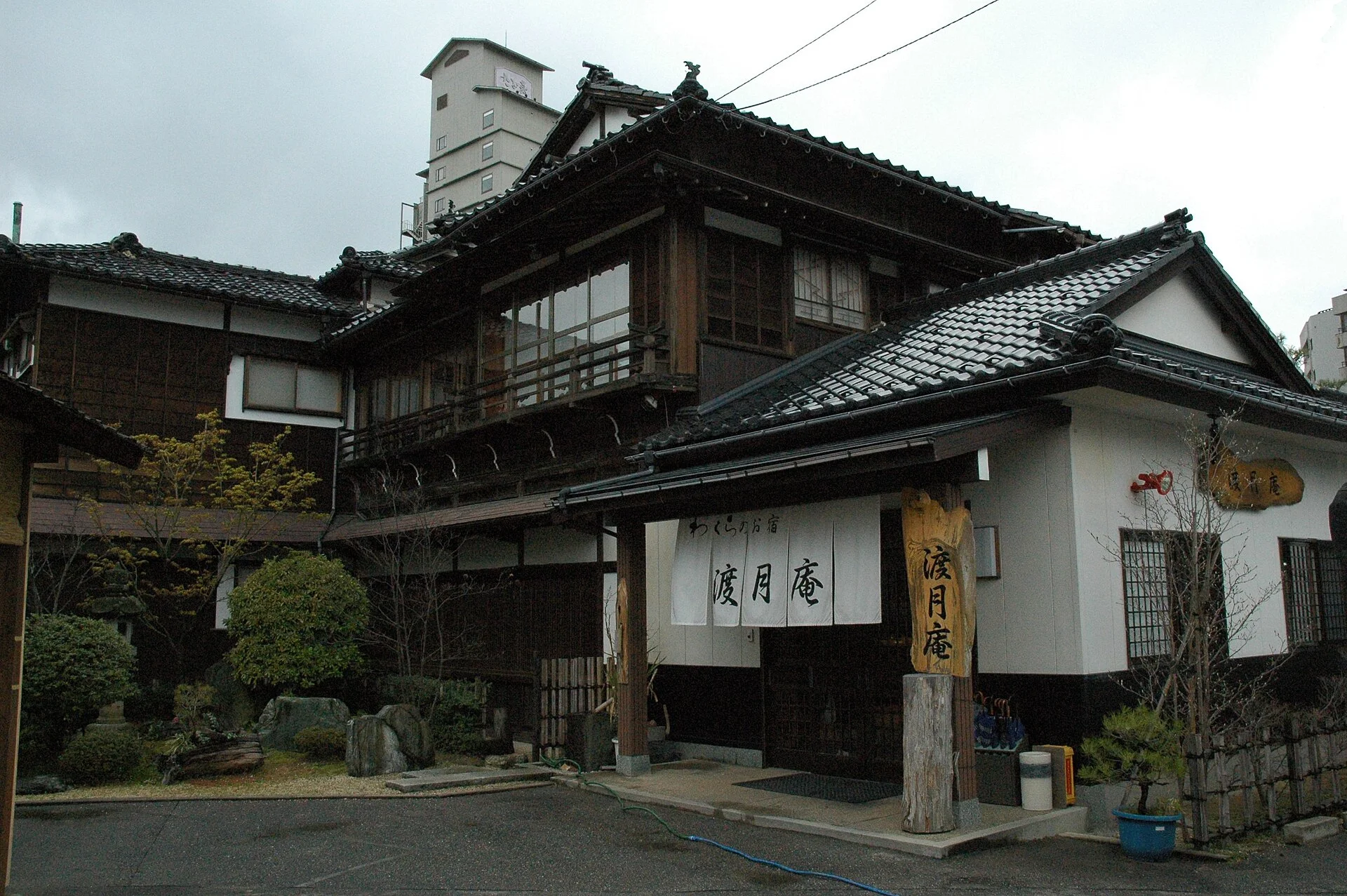 和倉温泉・震災前に撮影された渡月庵の入口