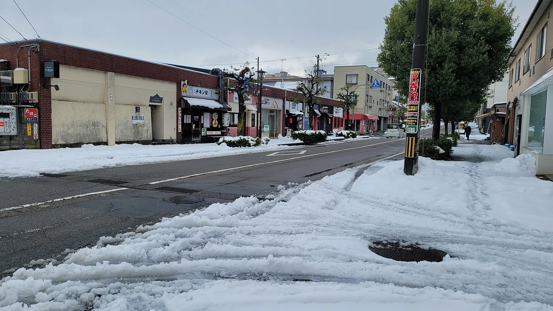 山代温泉・雪の残る通り