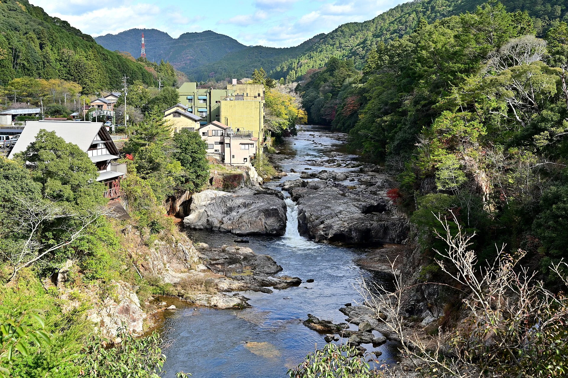 愛知県新城市・湯谷温泉と宇連川