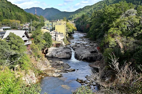 愛知県新城市・湯谷温泉と宇連川