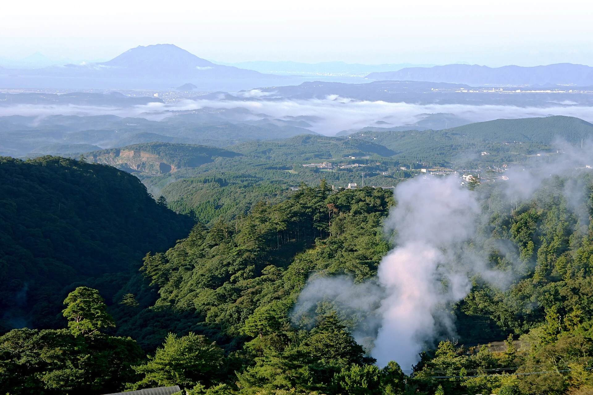 鹿児島県霧島市・霧島温泉から桜島方面を望む風景