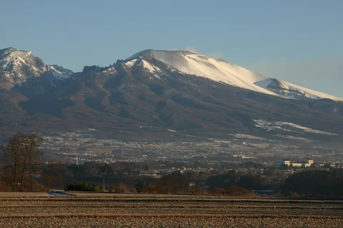 佐久市から望む浅間山