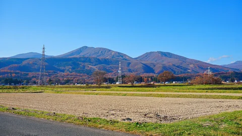 岩手県雫石町・高倉山と小高倉山の山並み