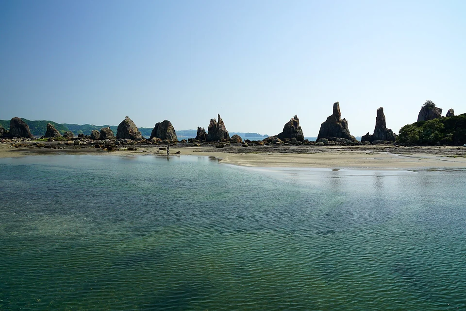橋杭岩