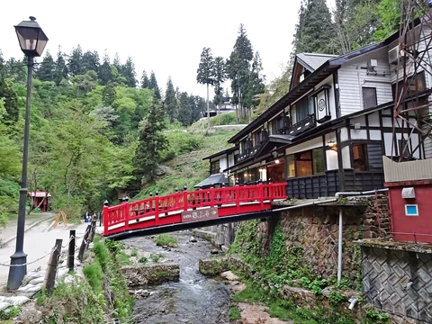 銀山温泉の滝見橋（山形県尾花沢市）