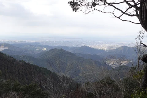 山から望む関西国際空港と大阪湾（大阪府）