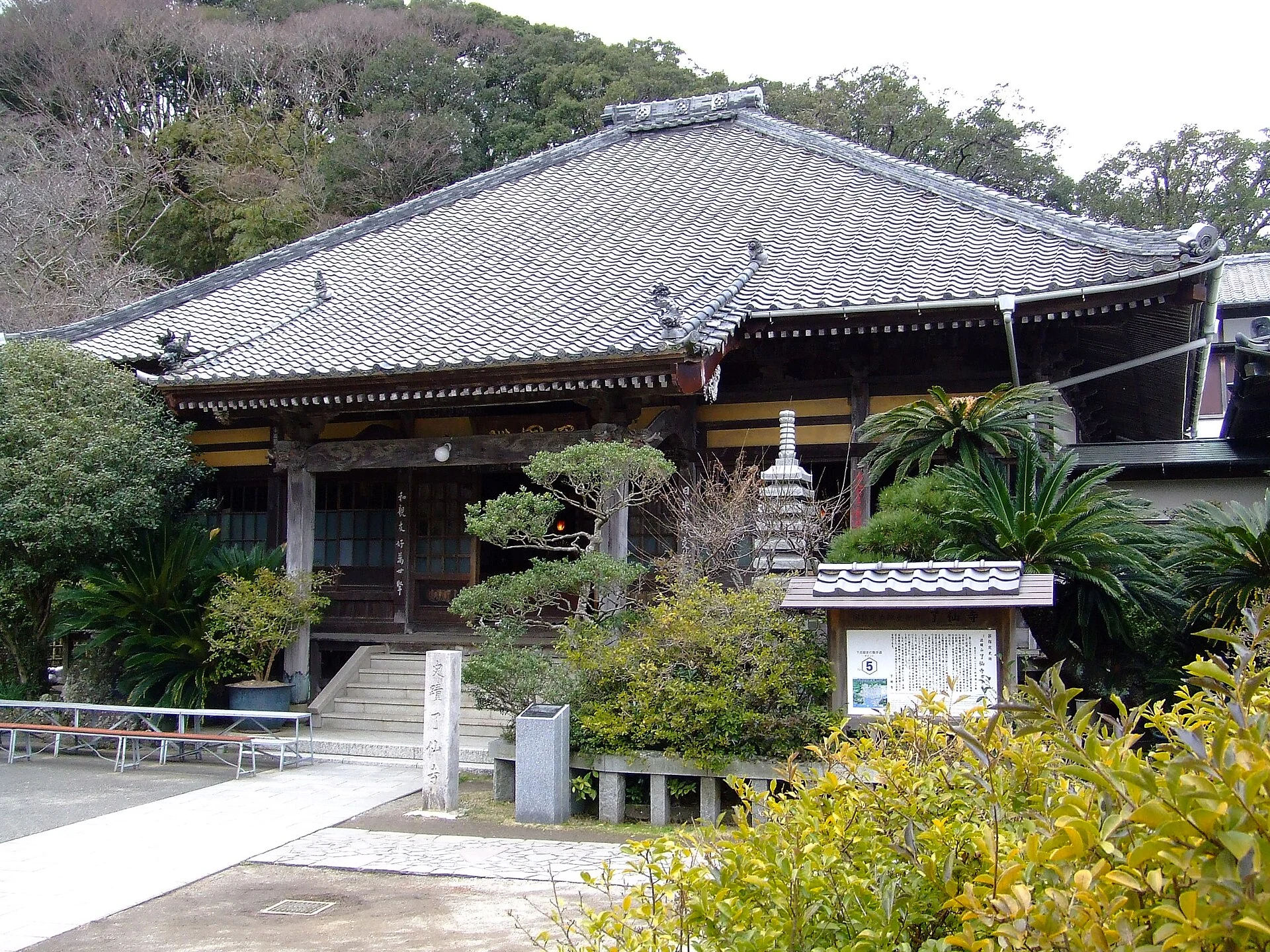 下田の海と町