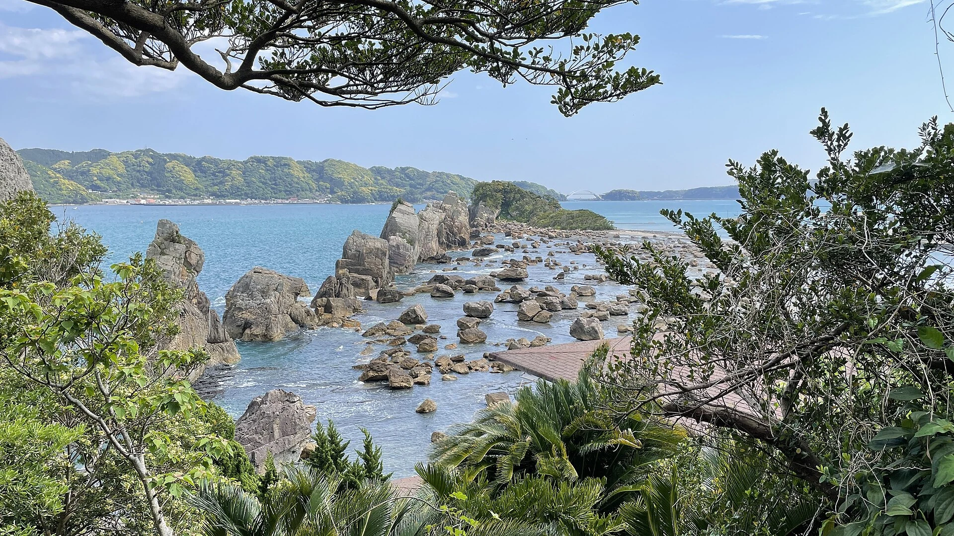 和歌山県串本町・橋杭岩と海の風景