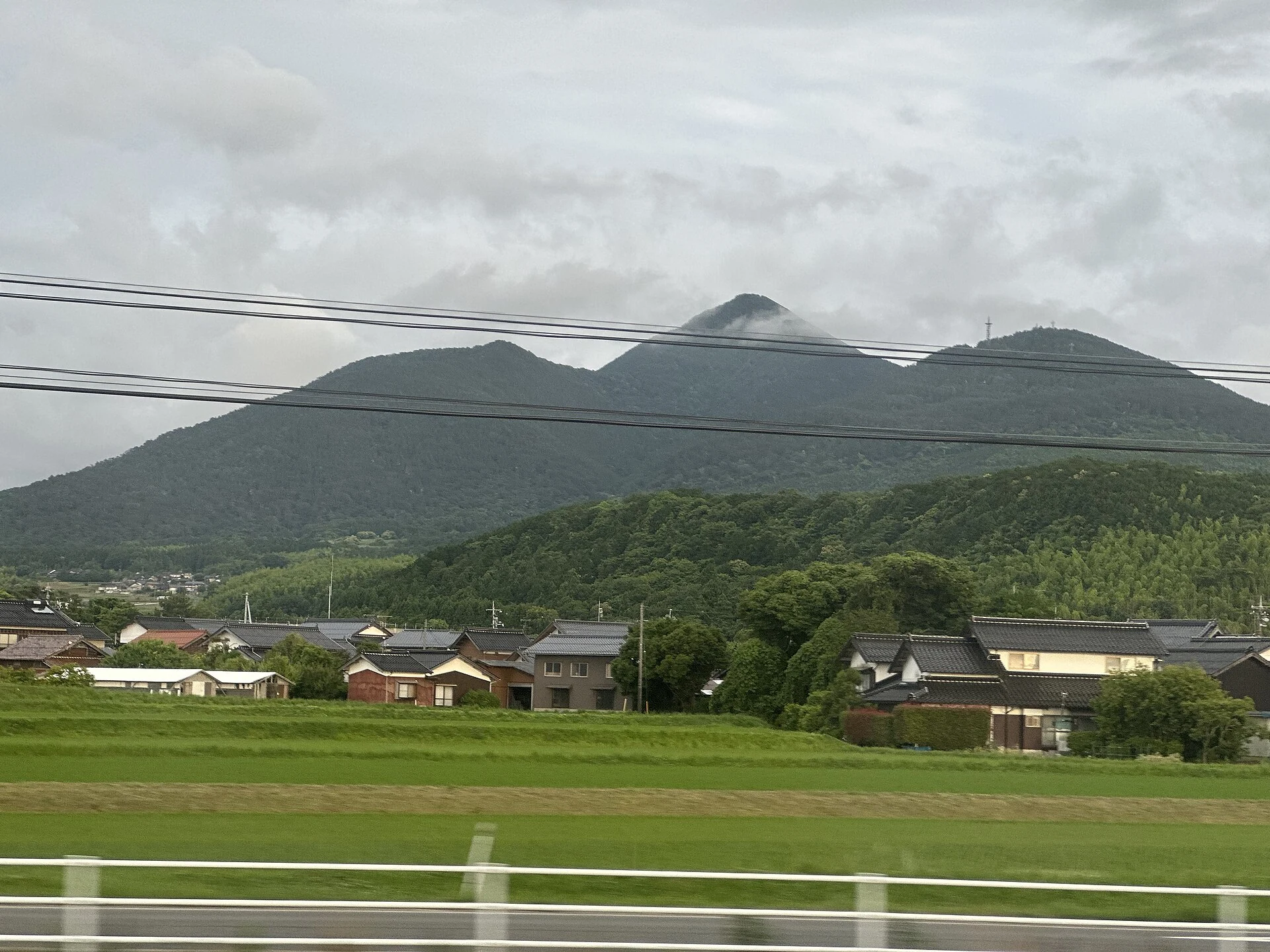 孝霊山