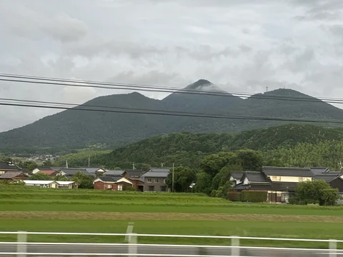 孝霊山