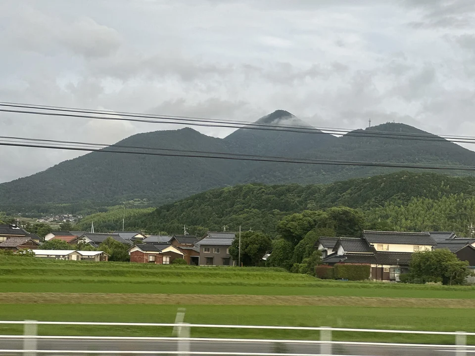 孝霊山