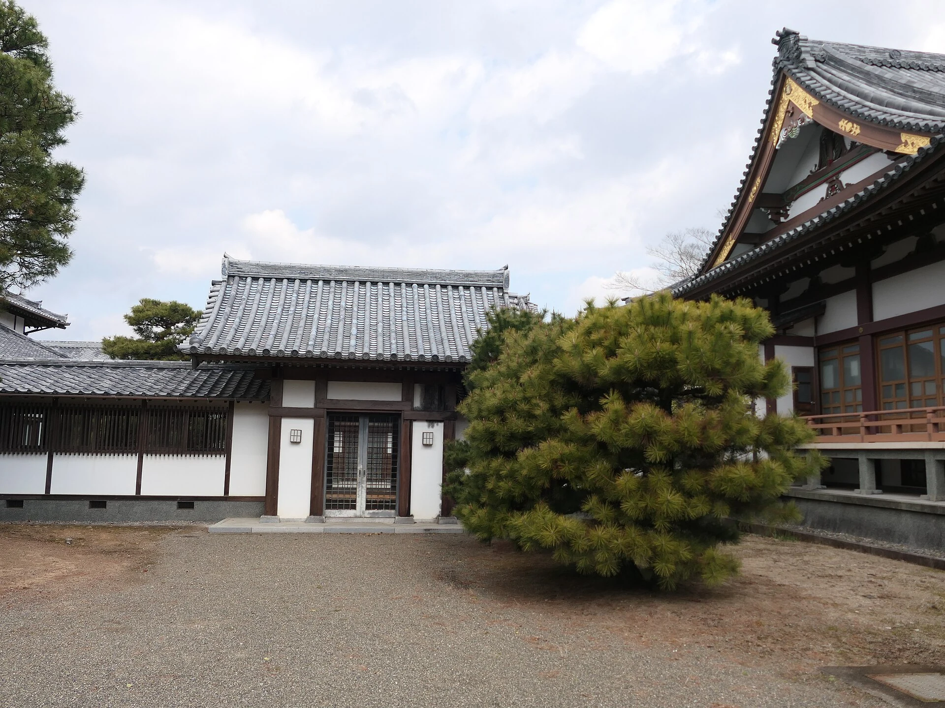 誕生寺