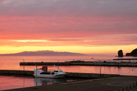 青森県青森市・浅虫温泉から望む夕暮れの青森湾