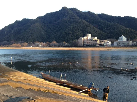 岐阜県岐阜市・長良川と金華山、山頂の岐阜城