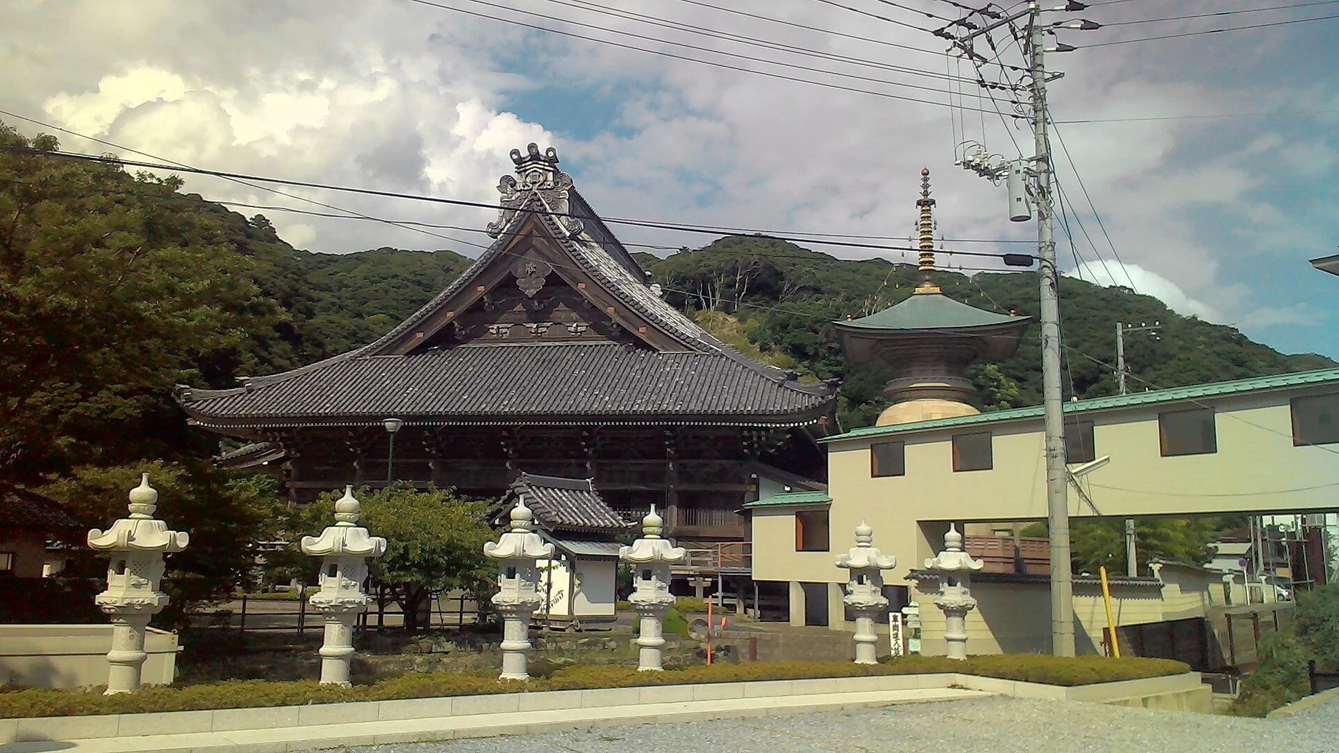 千葉県鴨川市・誕生寺の外観
