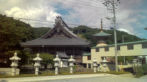 千葉県鴨川市・誕生寺の外観