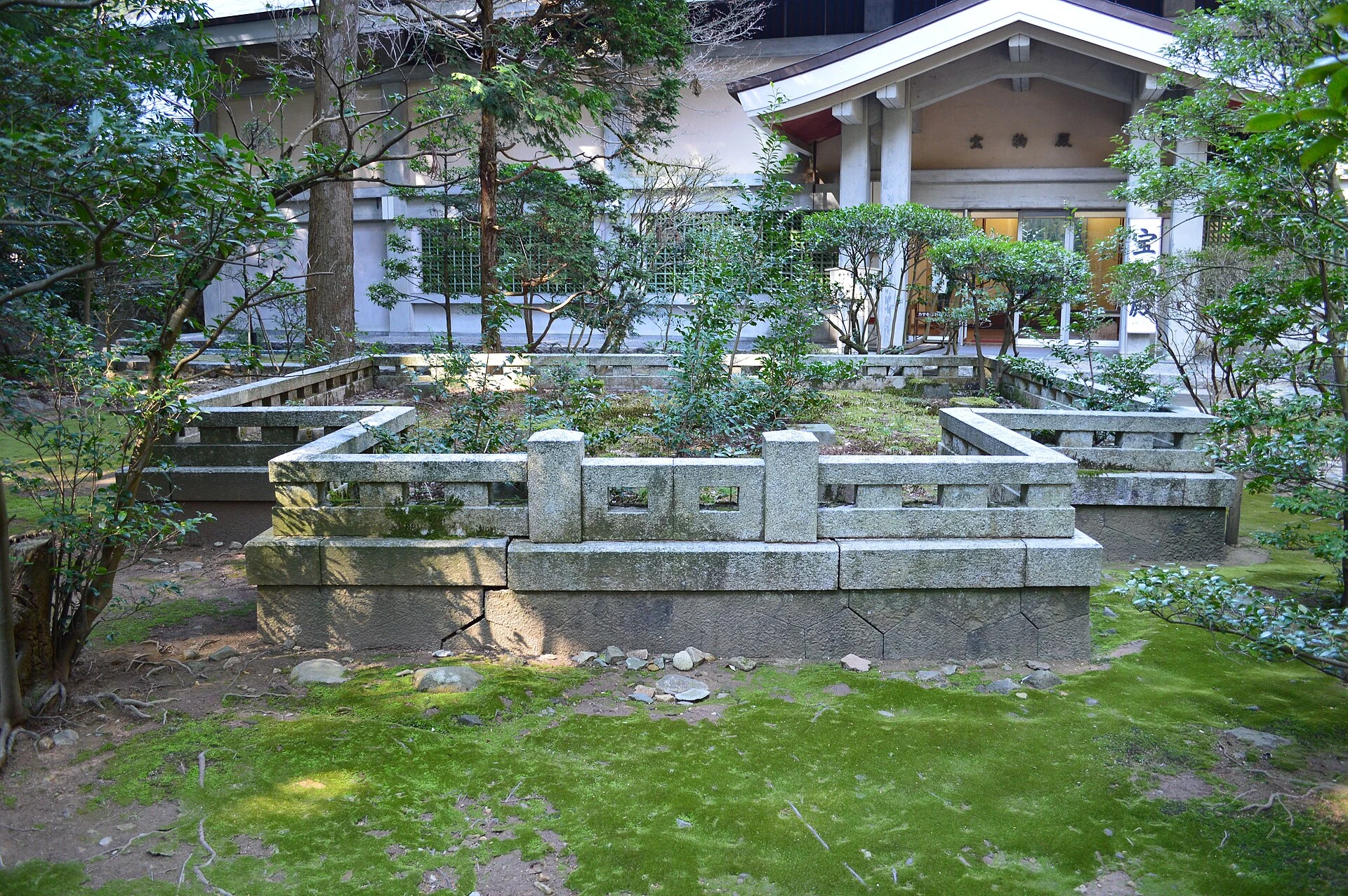彌彦神社
