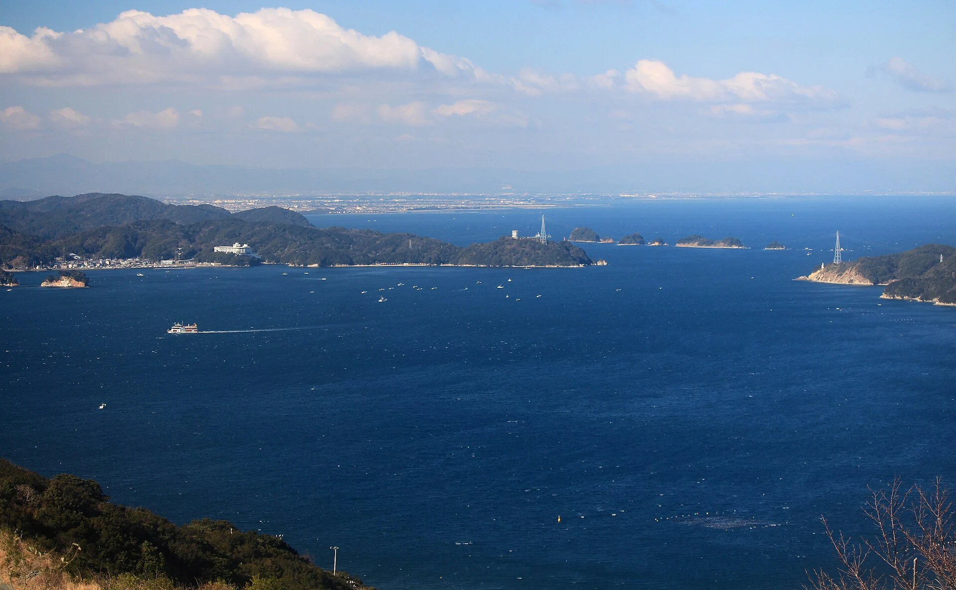 三重県鳥羽市・菅島から望む鳥羽湾と島々