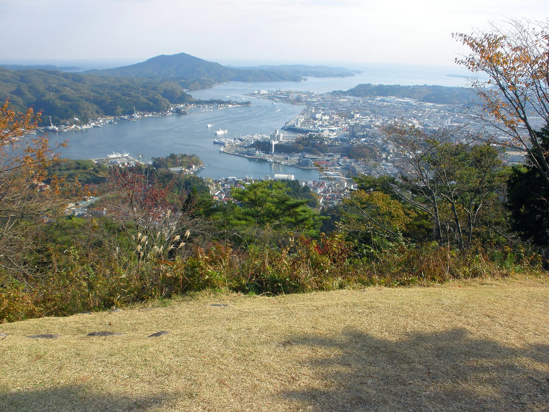 宮城県気仙沼市・安波山から望む気仙沼湾と市街地