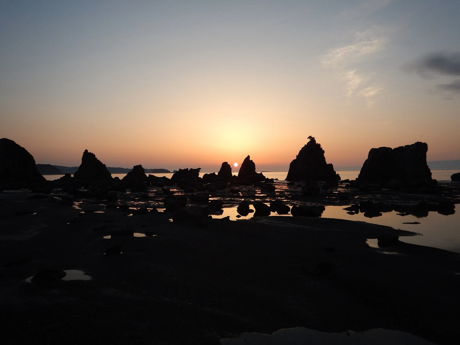 橋杭岩