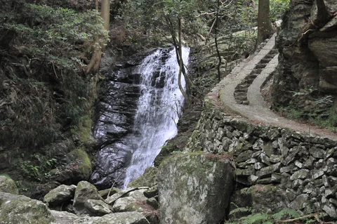 徳島県神山町・雨乞の滝の渓流風景