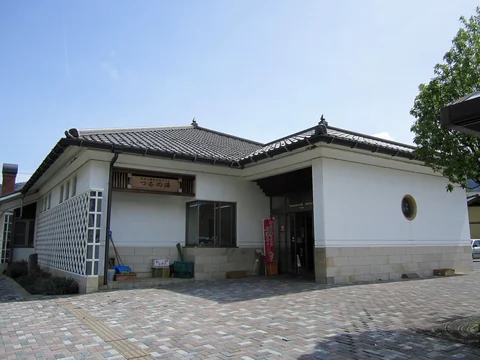 長野県千曲市・戸倉上山田温泉の「つるの湯」外観