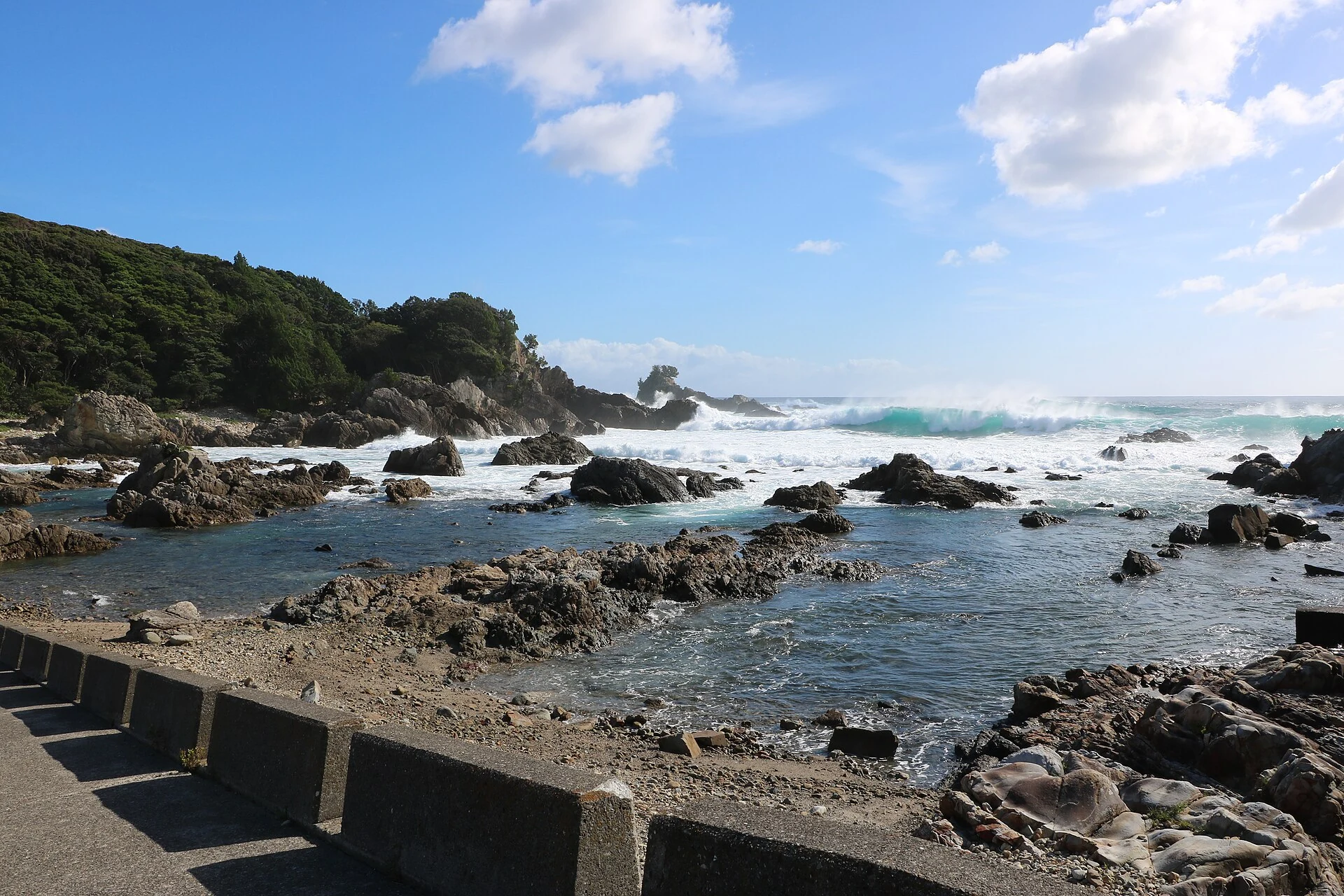 すさみの海と町