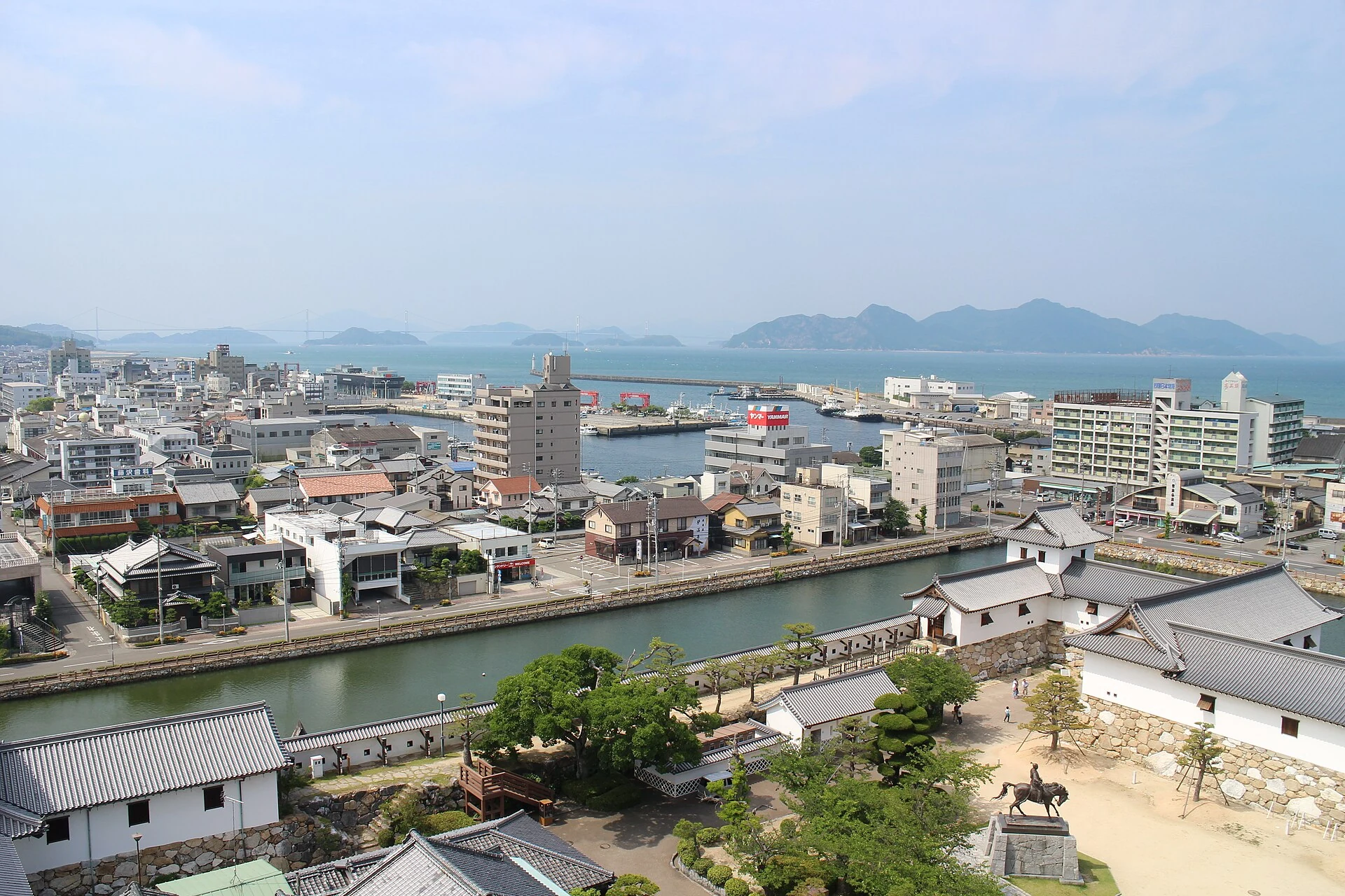 愛媛県今治市・今治城天守から望む市街地