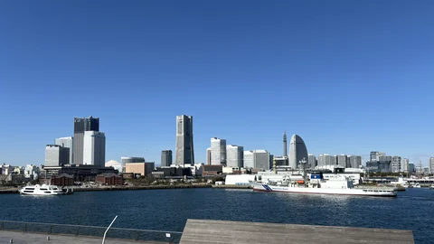 横浜大さん橋から望むみなとみらい21の街並み