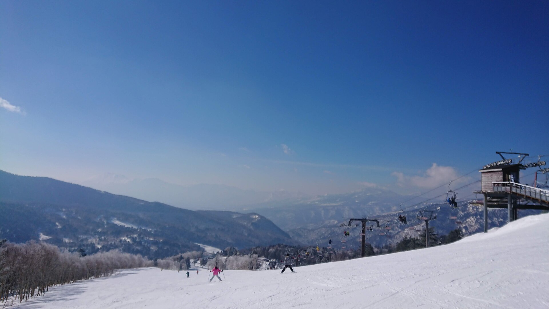 万座温泉スキー場から見渡す雪山